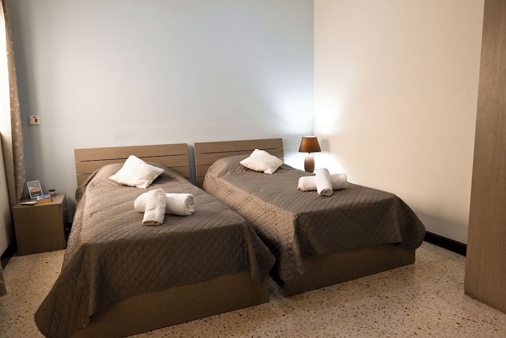 Cozy Ensuite Rooms 2