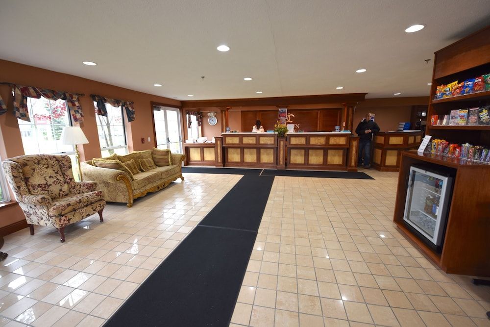 Crown Choice Inn & Suites Lakeview and Waterpark 2