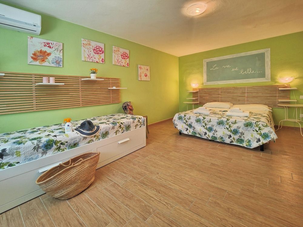 Sea view and ground floor Apartments le Dune 2