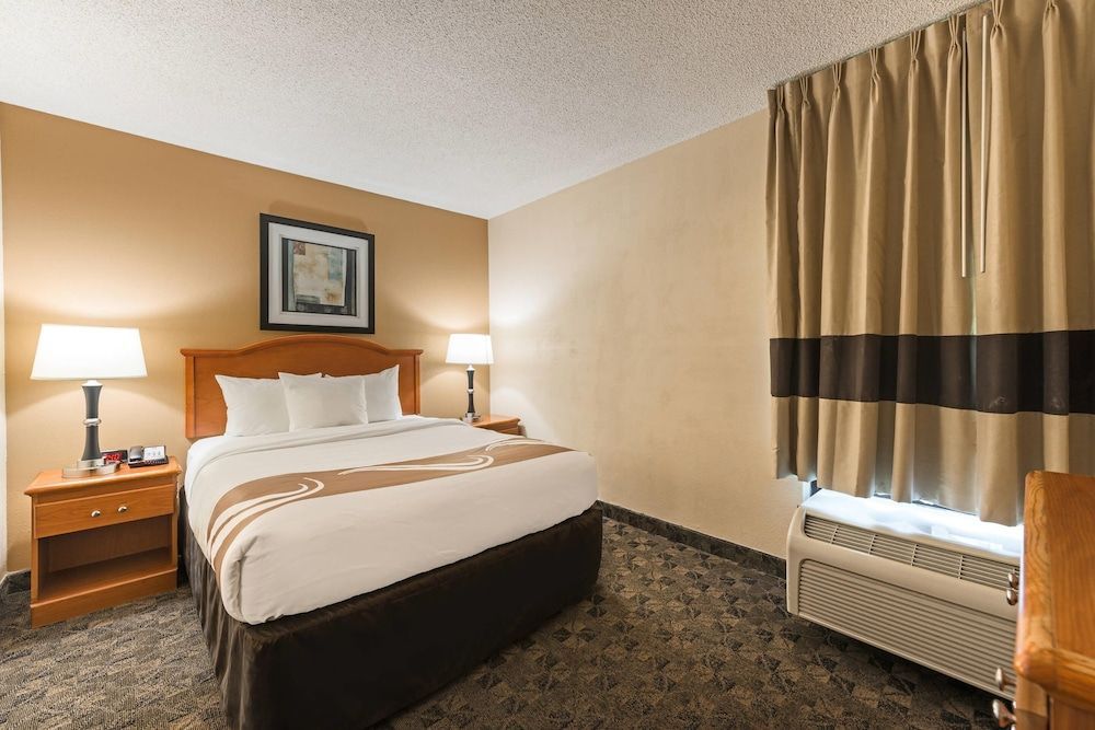 Quality Inn & Suites Portage Central 1