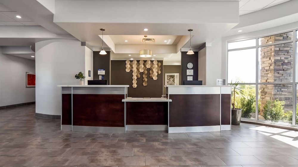 Best Western Plus Roland Inn & Suites 2