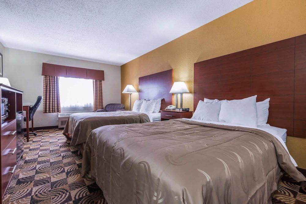 Quality Inn Sycamore - DeKalb 1