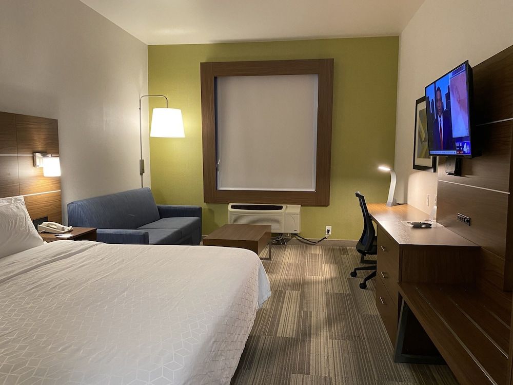 Holiday Inn Express & Suites BEAUMONT - OAK VALLEY by IHG 2
