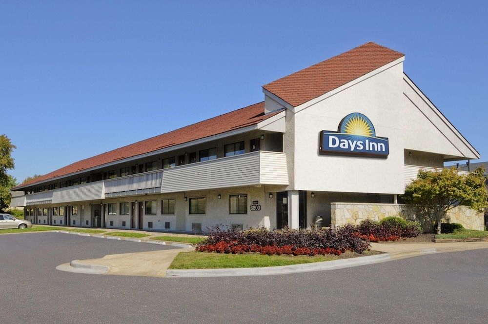 Days Inn by Wyndham Overland Park/Metcalf/Convention Center 1