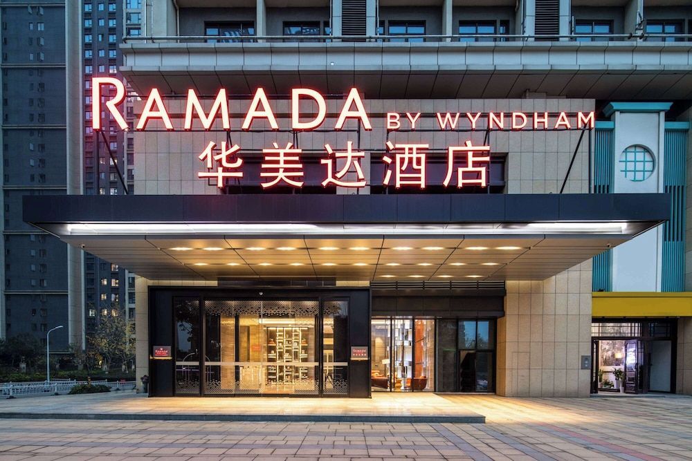 Ramada by Wyndham Wuhan Jiangan 1