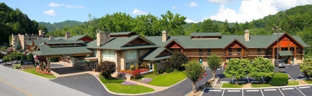 Greystone Lodge on the River 1