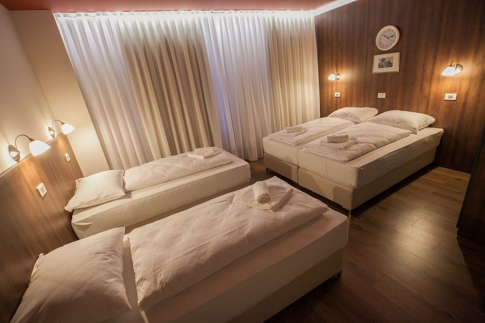 ECO Hotel Center Postojna 1