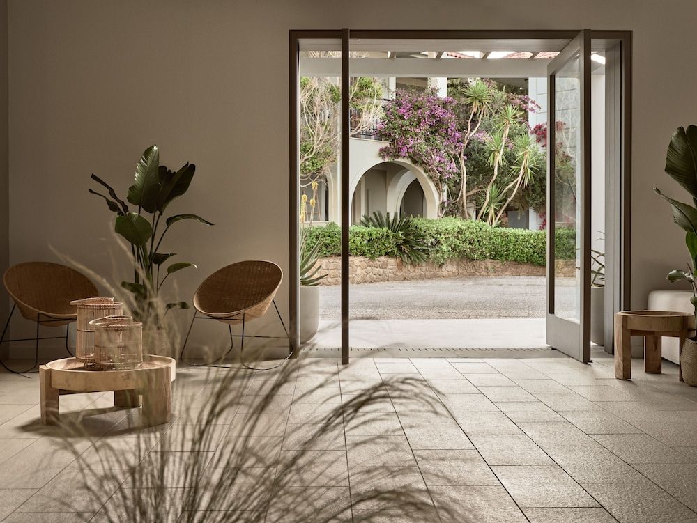 The Bay Hotel & Suites 2