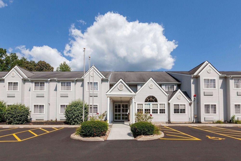 Microtel Inn & Suites by Wyndham Sunbury/Columbus North 1