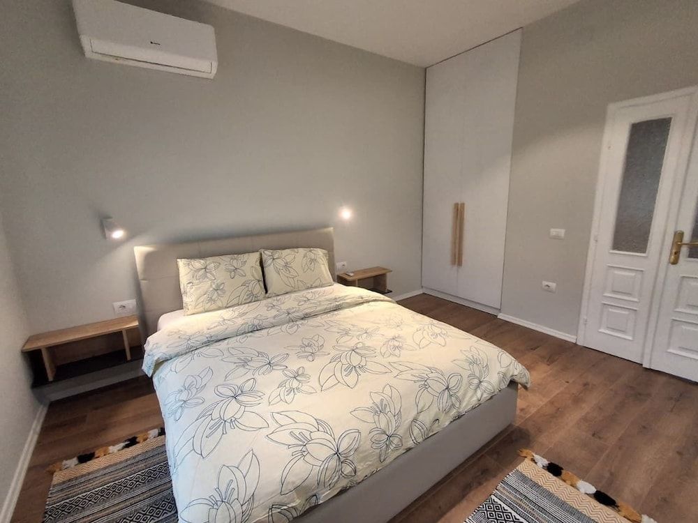 AR Hotel 2