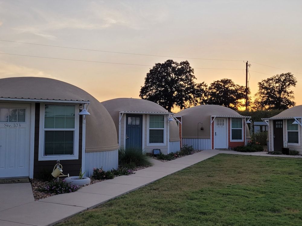 Country Dome Suites 1