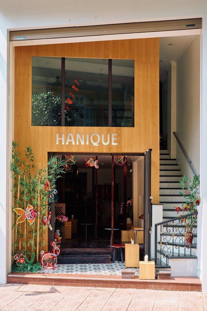 Hanique Cafe and Stay 1
