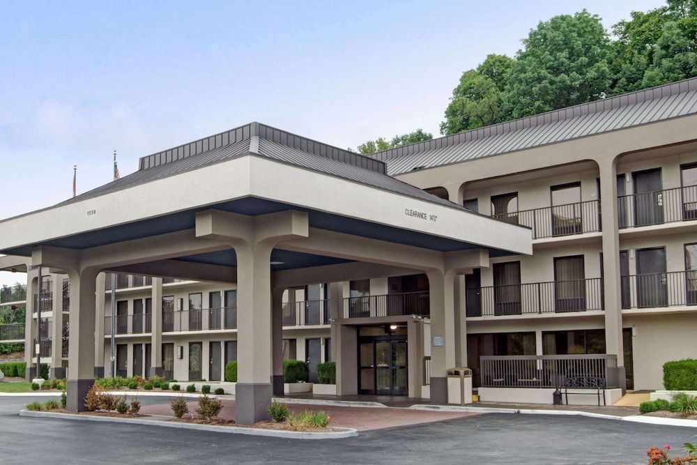 Baymont by Wyndham Nashville Airport 1