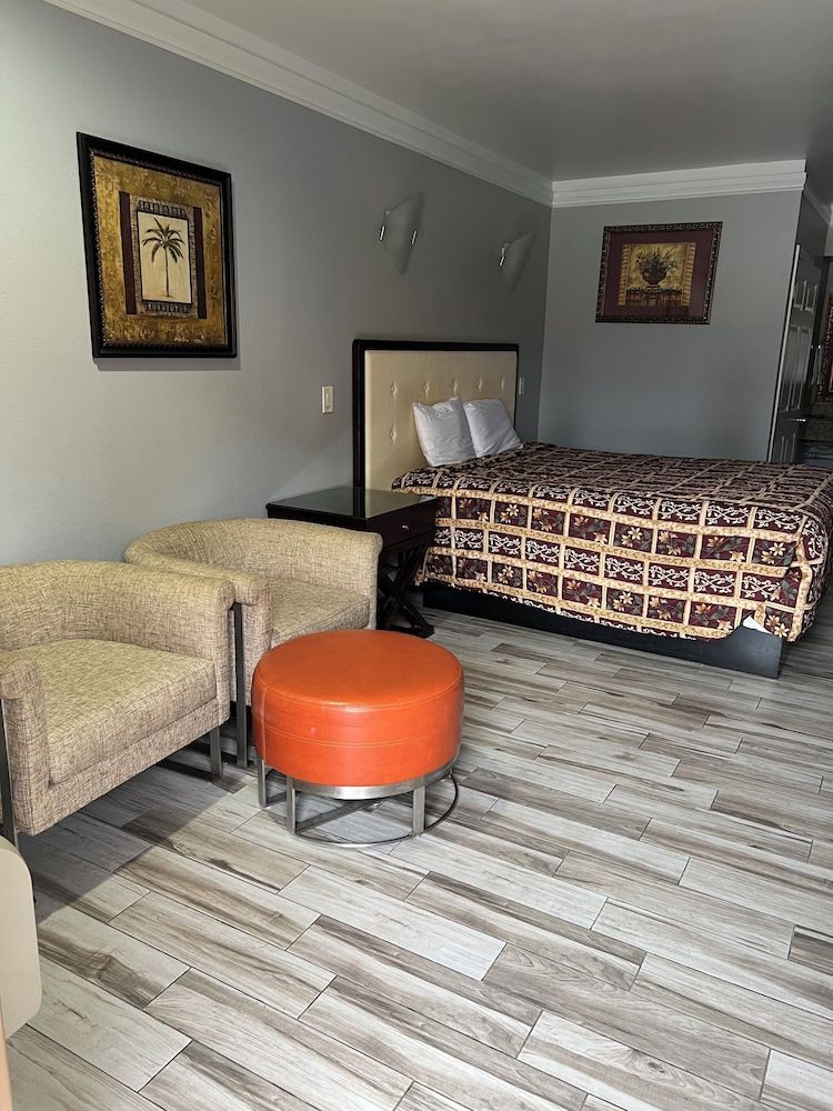 Amber Motel 2