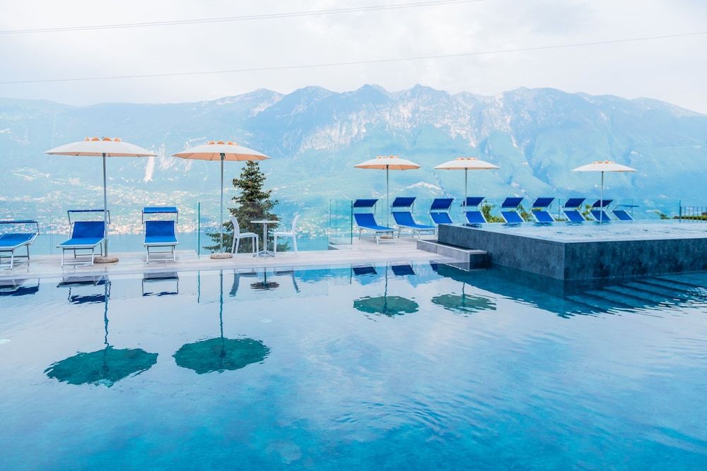 Village Hotel Lucia 1
