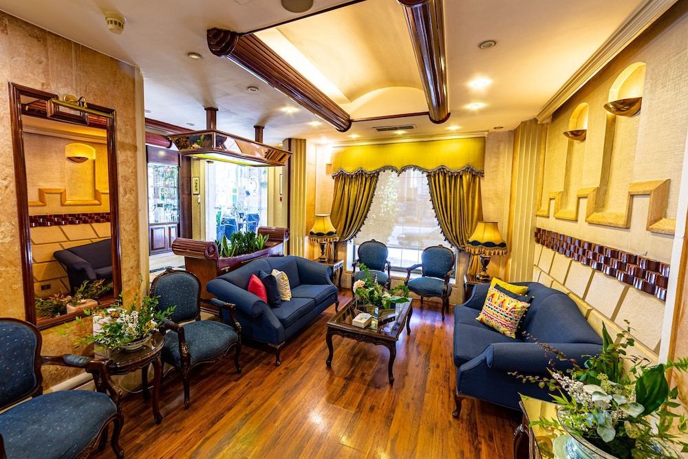 Comfort Hotel Suites 1