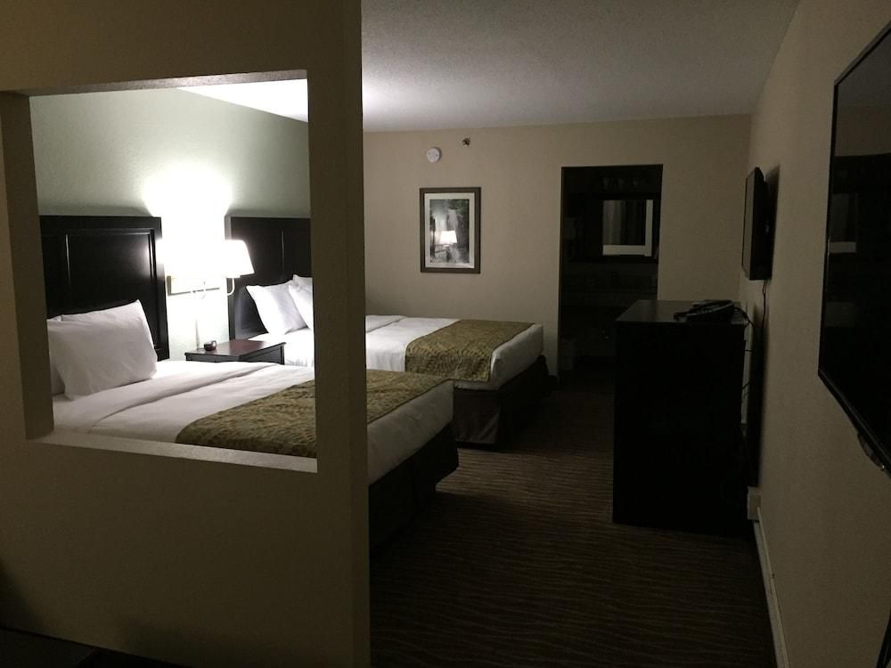 Quality Inn & Suites 2