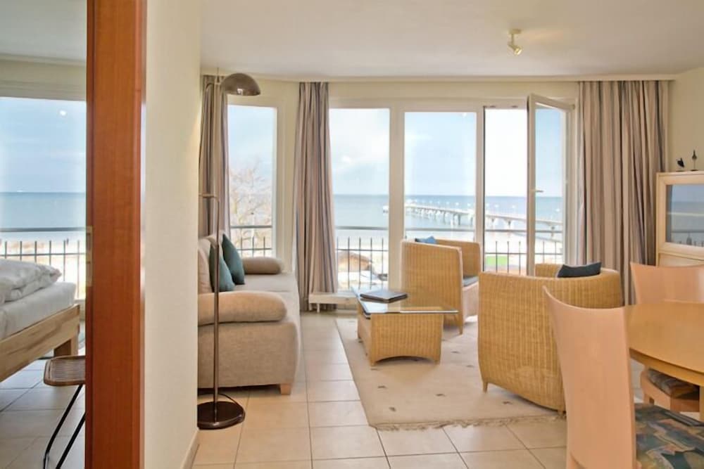 SEETELHOTEL Ostseeresidenz Bansin mit Pool und unmittelbarer Strandnähe 1