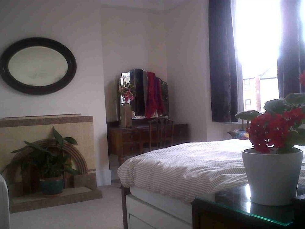 Grove Guest House 2