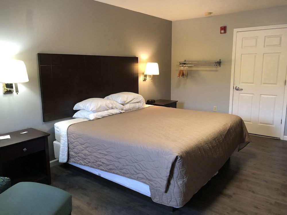 Deerfield Inn and Suites - Fairview 2