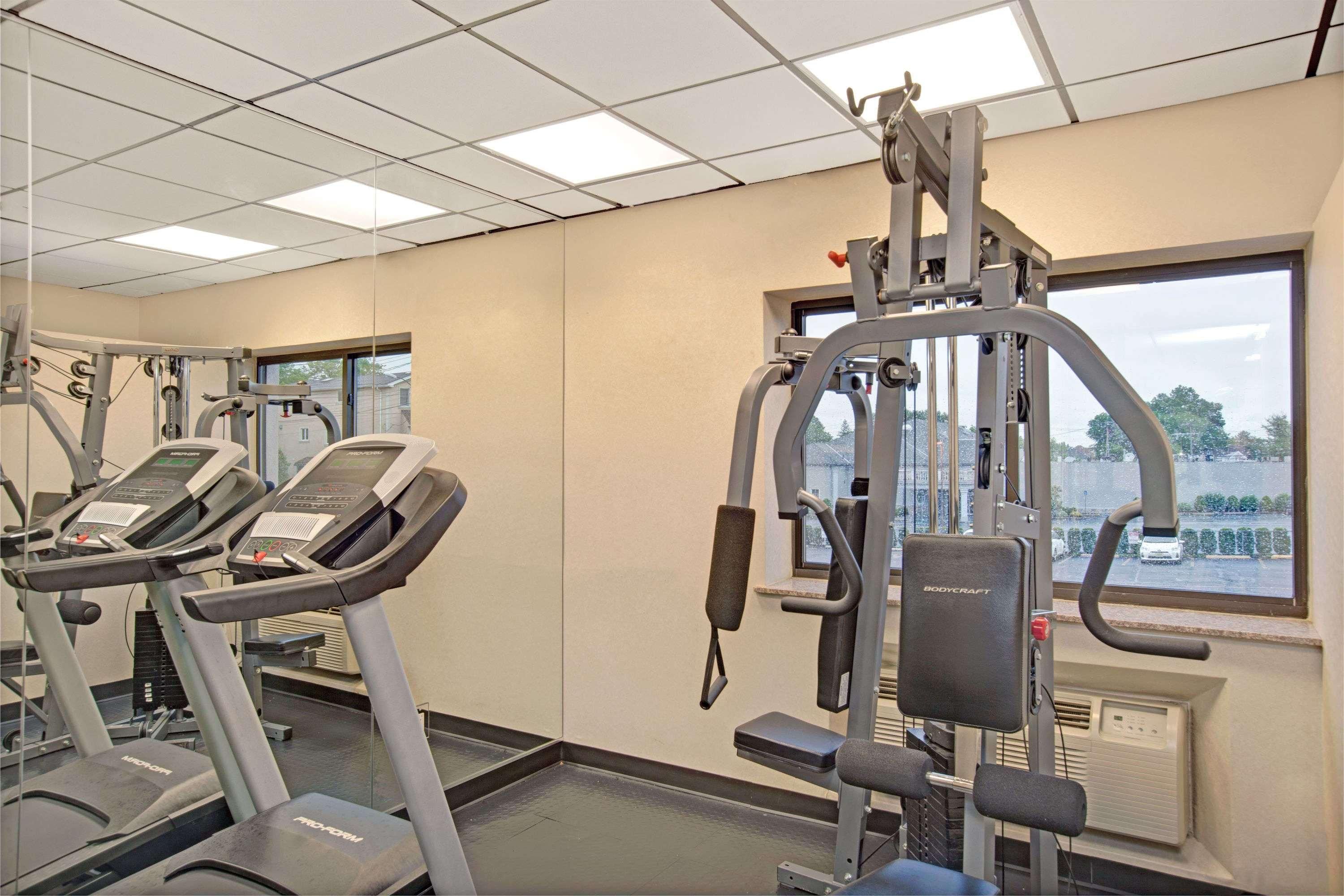 Ramada by Wyndham Staten Island 2