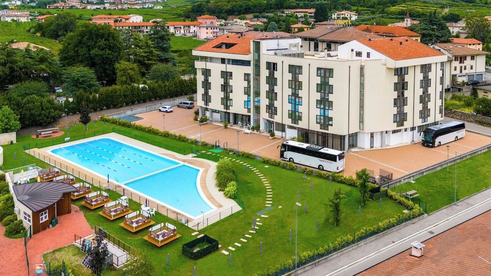 Kona Hotel Verona 1