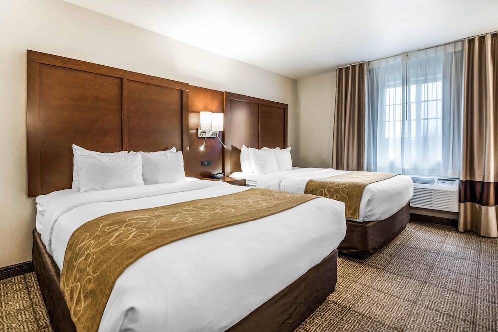 Comfort Suites at Par 4 Resort 1
