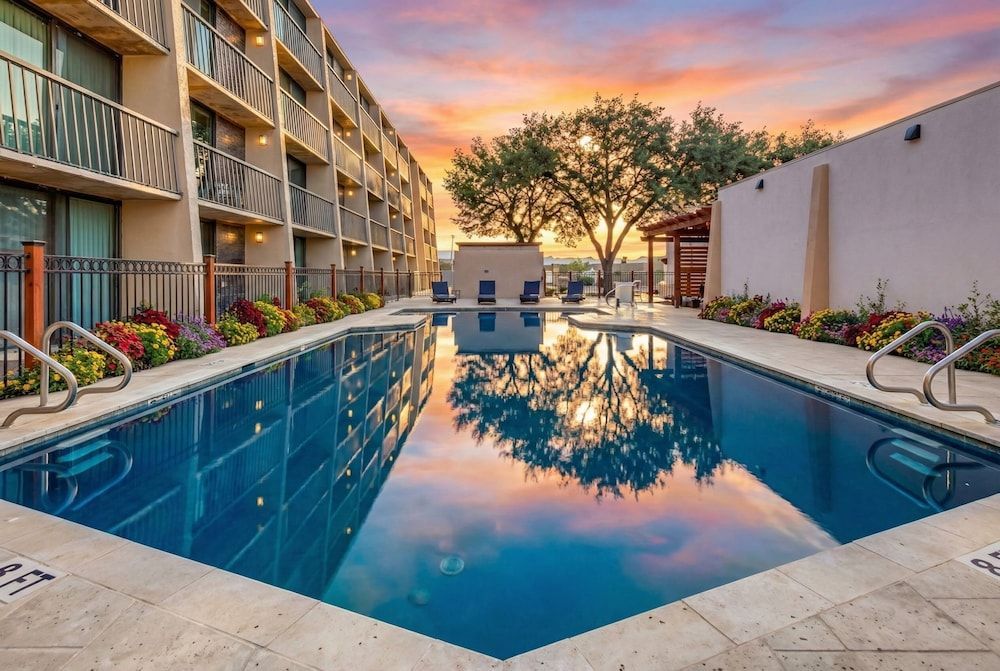 Ramada by Wyndham Austin South 1