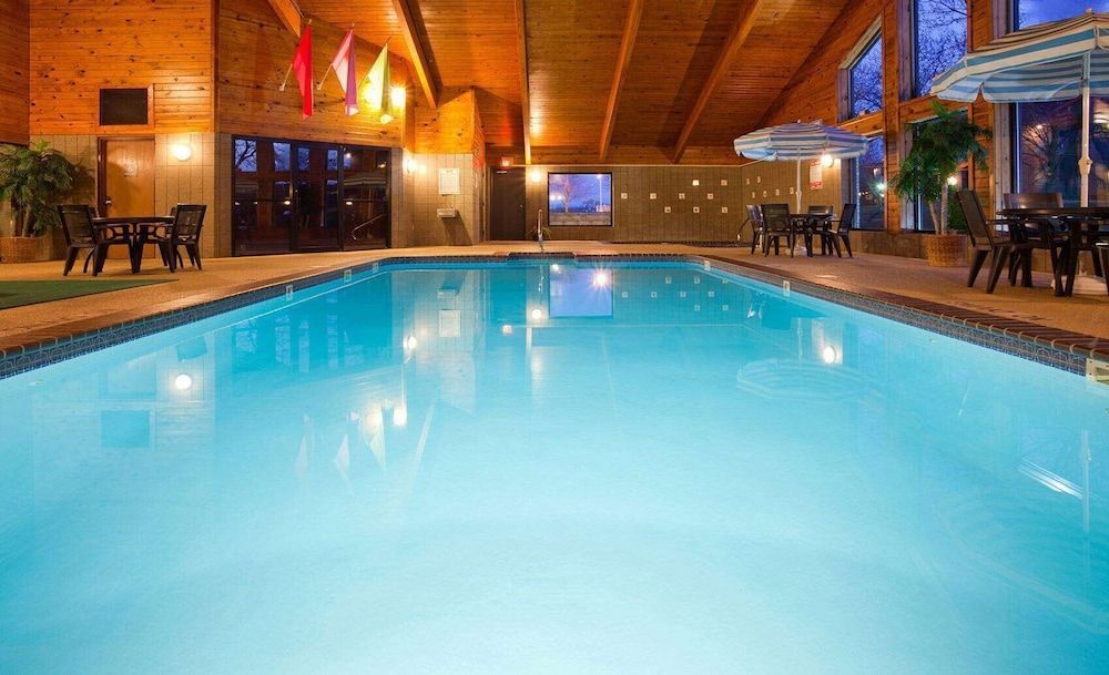 AmericInn by Wyndham Manitowoc 1