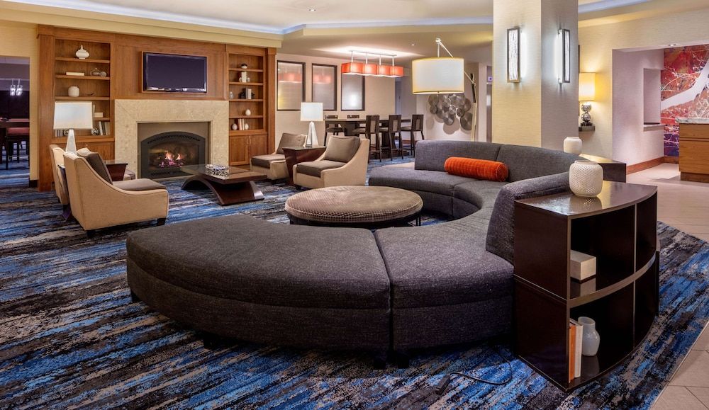 DoubleTree Suites by Hilton Minneapolis 2