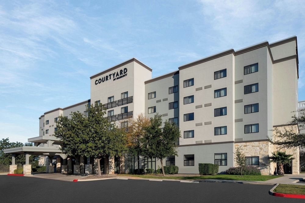 Courtyard by Marriott San Antonio Six Flags at The RIM 1