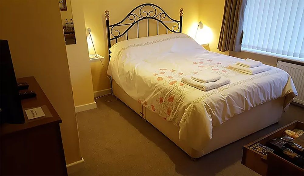 A. B&B - Glastonbury 1