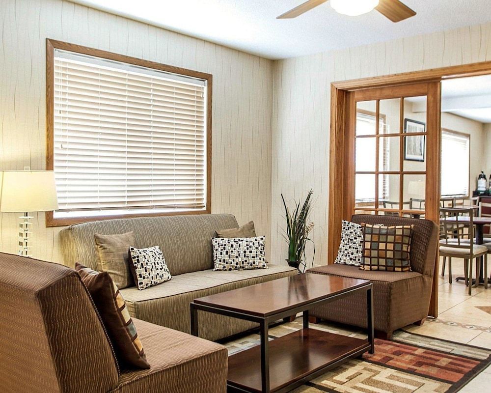 Quality Inn & Suites Davenport near I-80 2