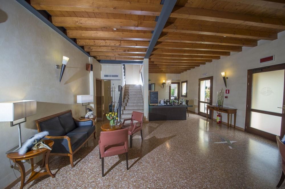 Hotel Venice Resort Airport 2