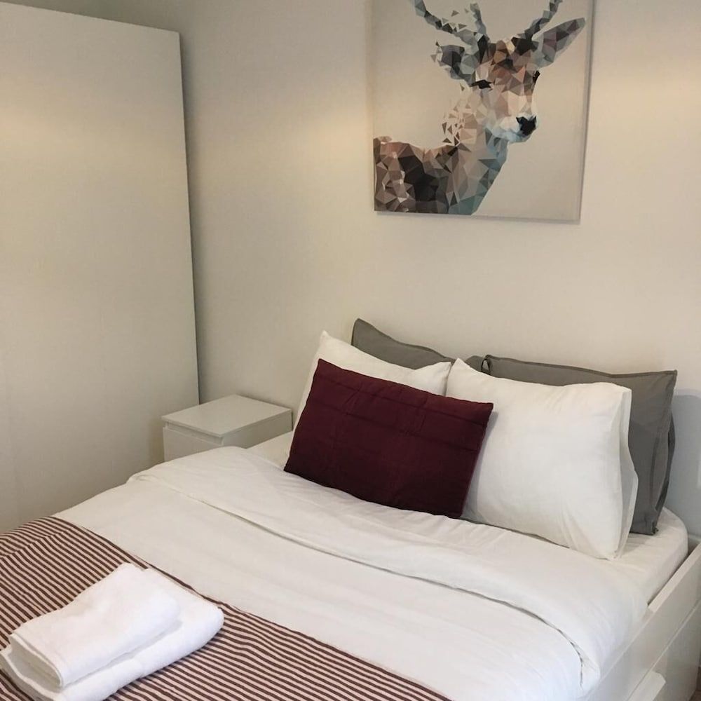 Modern 3 Beds In Convenient Location - Parking 1