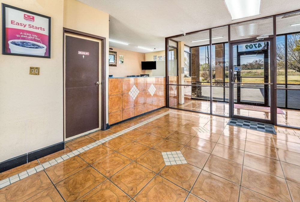 Econo Lodge Inn & Suites Macon West 2