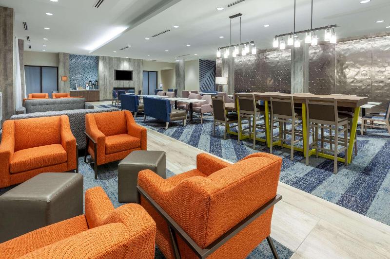 La Quinta Inn & Suites by Wyndham Middletown 1