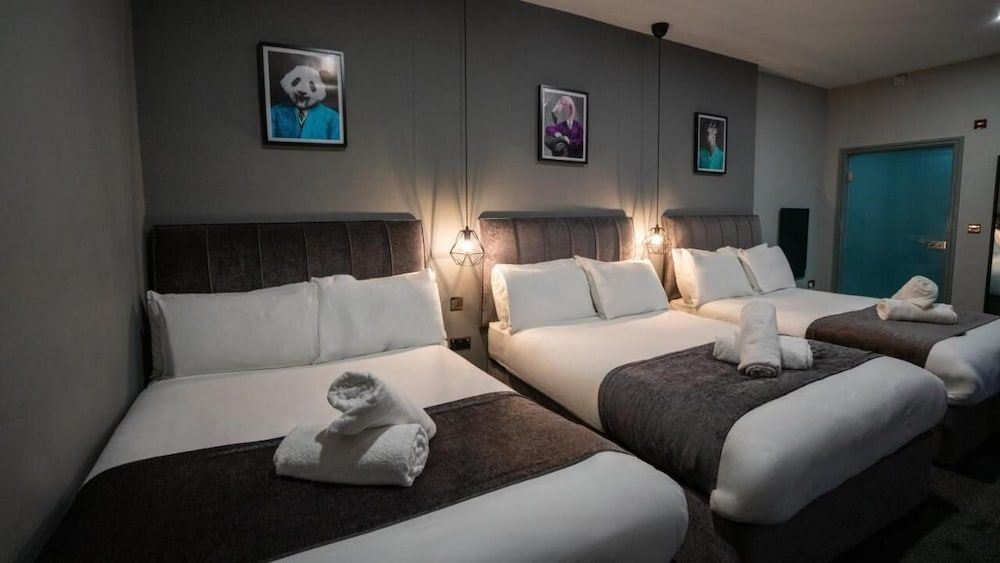 Hotel 105 1
