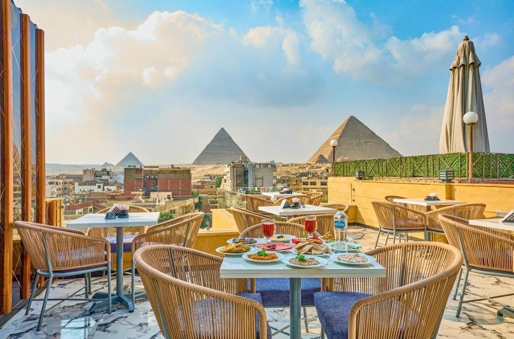 Cleopatra Pyramids Tower Inn 1