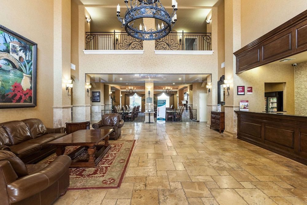 Comfort Suites Alamo-River walk 2