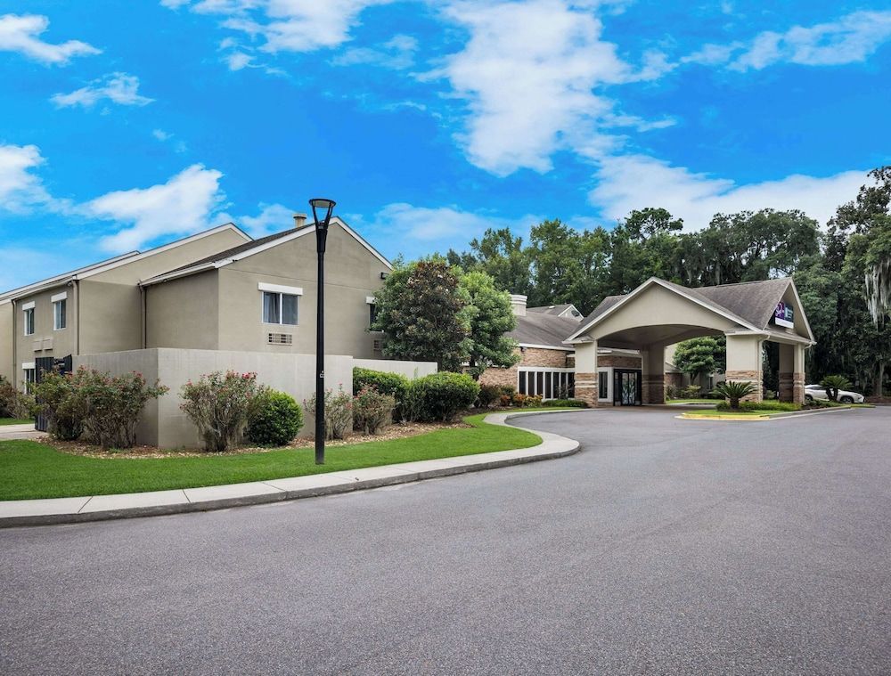 MainStay Suites Savannah Midtown 1