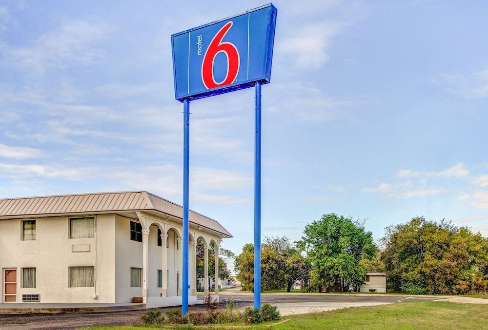 Motel 6 Waco - Lacy Lakeview 1