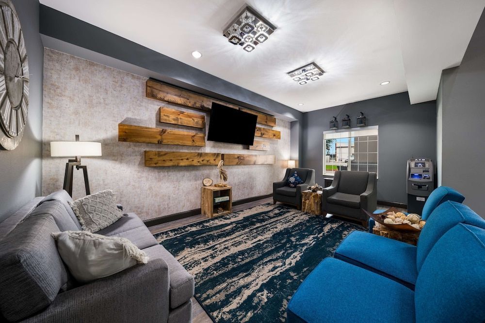 Best Western Plus Lake Dallas Inn & Suites 2