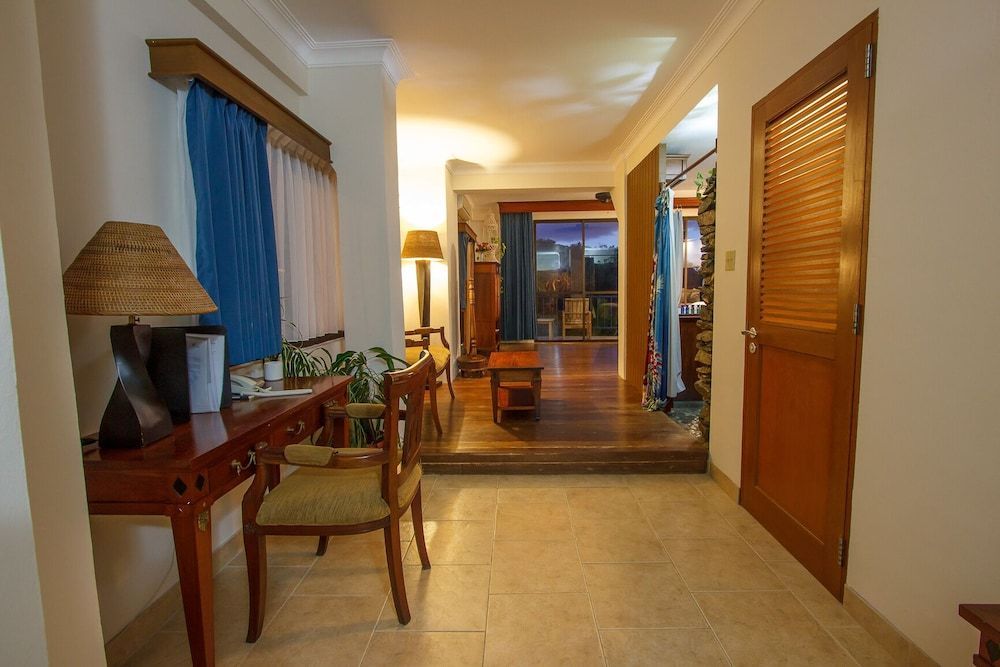 Manta Ray Bay Resort 2