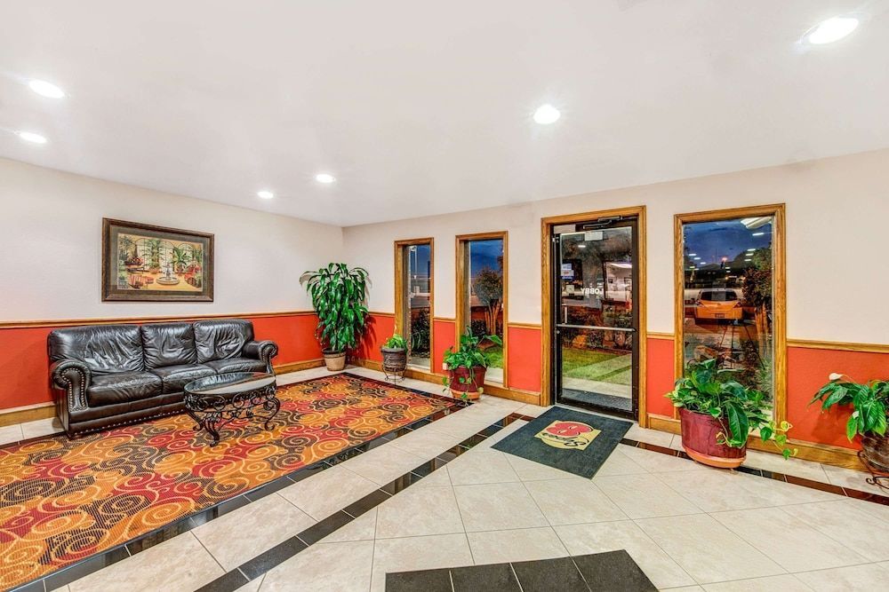 Super 8 by Wyndham McKinney/Plano Area 2