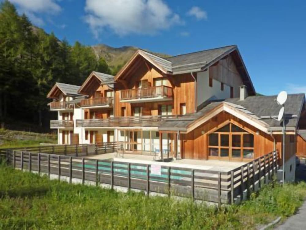 Appartement de standing avec piscine, sauna, hamman et wifi aux Orres 1800 - FR-1-322-44 1