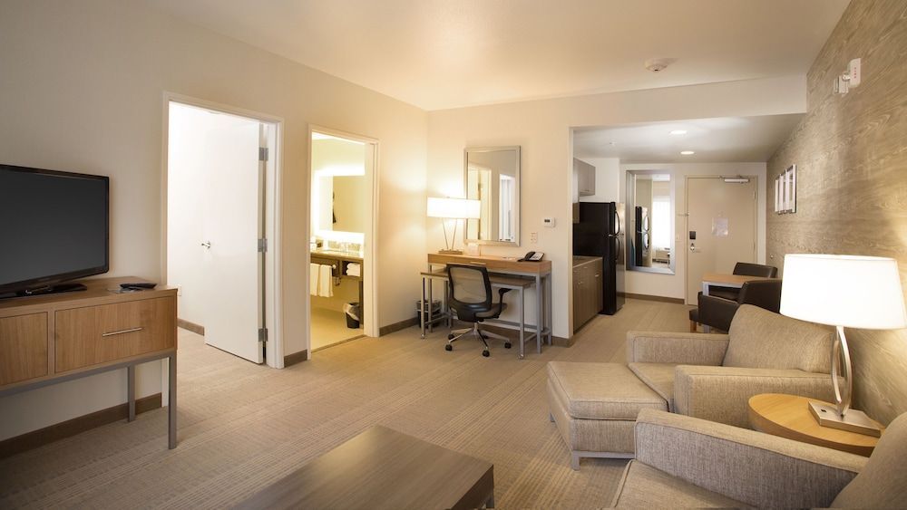 Holiday Inn Express & Suites POCATELLO by IHG 2