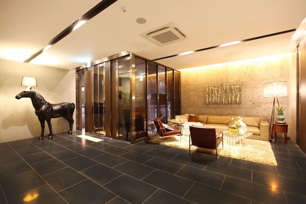 Vine Hotel 2
