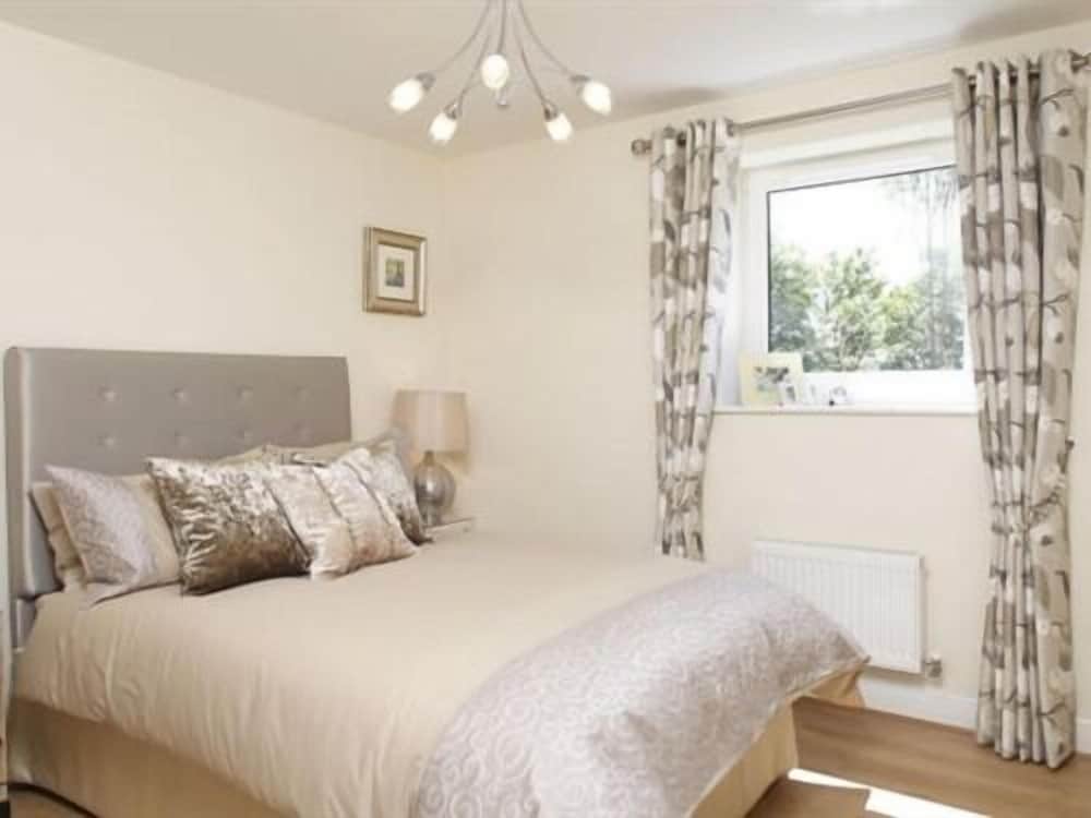 Apple House Guesthouse Heathrow Airport 1