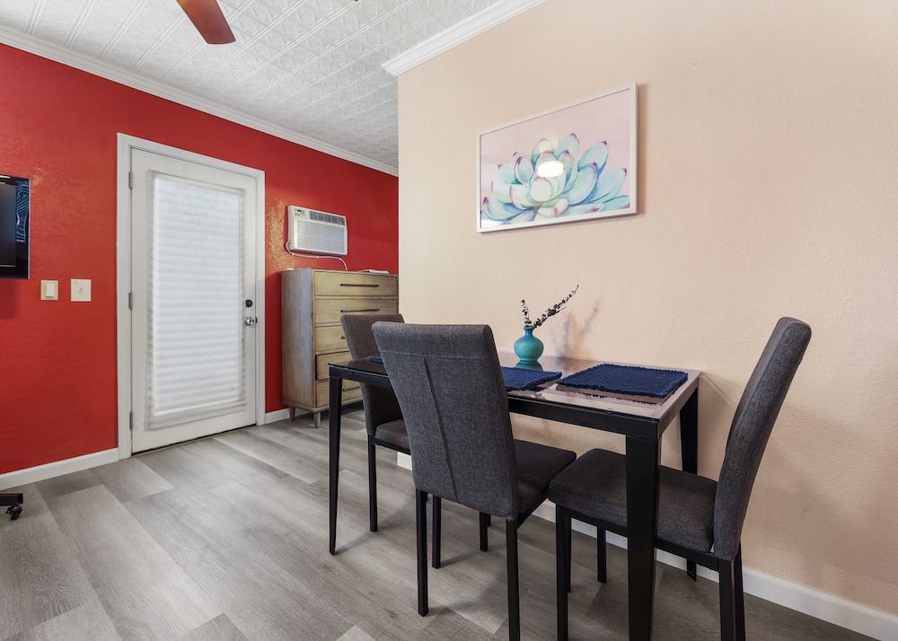 Sequoia Studio w/ Private Patio 2